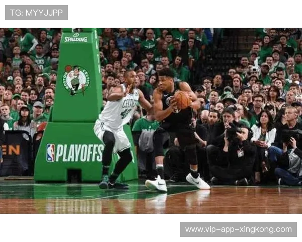 绝杀回放：关键0.4秒里谁该承担责任？