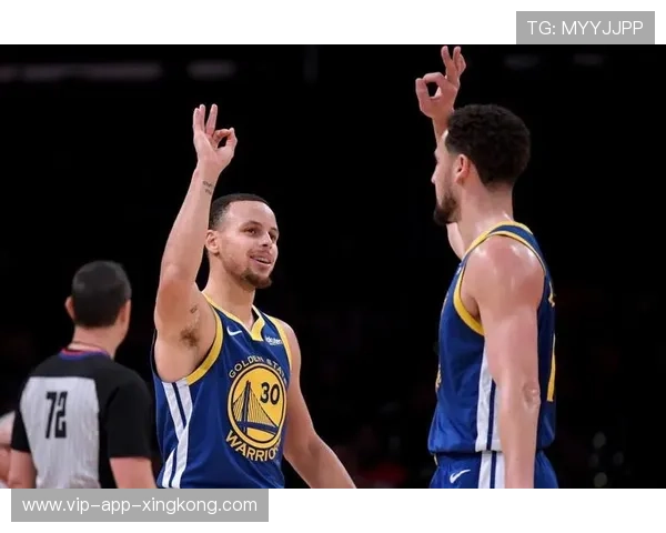 勇士战术板再创新,教练组被视为联盟智囊 勇士战术板再创新,教练组被视为联盟智囊