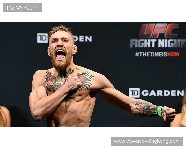 UFC 教练怒踢凳子