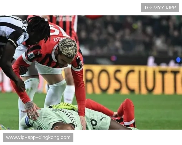 AC米兰利用直塞打破防线,莱奥抽射被扑 AC米兰利用直塞打破防线,莱奥抽射被扑