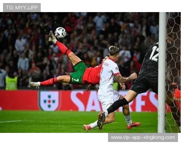 卡瓦尼倒挂金钩破门，全场沸腾：一次震撼心灵的经典时刻