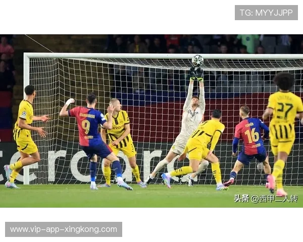 拉菲尼亚突入禁区横敲致胜球