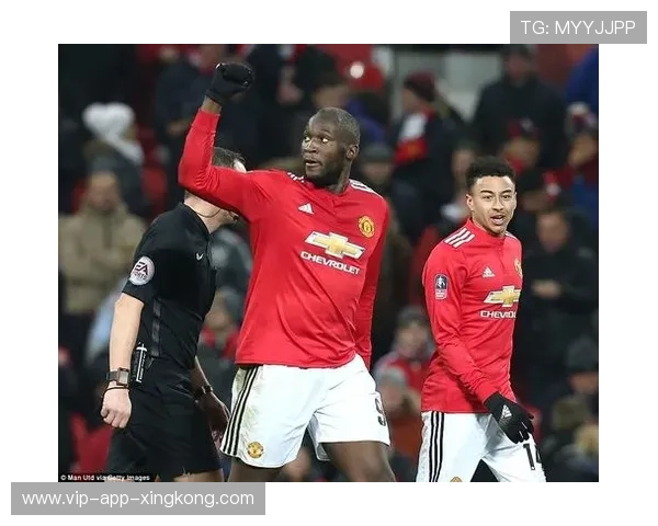 卢卡库中圈带球拔脚怒射，比利时攻势掀起波浪