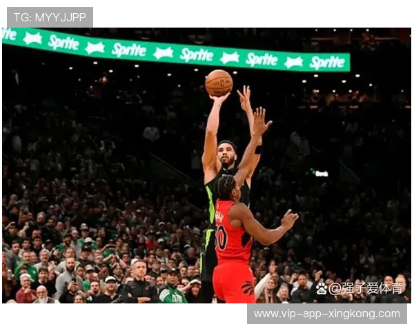 布朗快攻暴扣+三分，凯尔特人主场横扫猛龙！