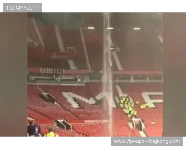 老特拉福德草皮迎来高强度训练